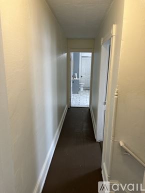 Cumberland townhouse for rent - A long hallway with a door at the end.