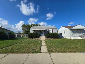 Hammond house for rent - A house with a white fence and a green lawn.