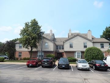 Schaumburg house for rent - 131 Crestwood Ct, #02