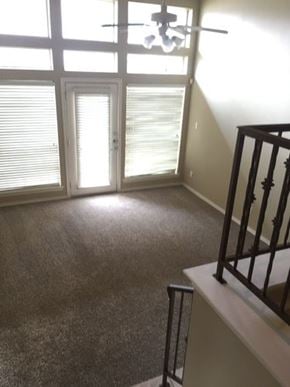 Austin apartment for rent - A room with a carpeted floor and a window with blinds.