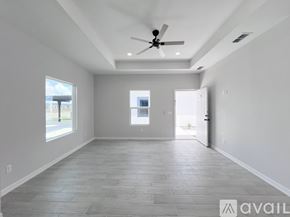 Edinburg townhouse for rent - A spacious room with a ceiling fan and tiled flooring.