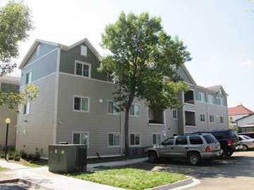 Des Moines apartment for rent - Apartment building with a tree in front of it.