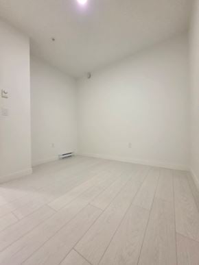 Surrey apartment for rent - A white room with a light on the ceiling.
