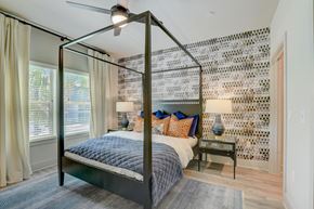 Venice apartment for rent - A bedroom with a four poster bed and a ceiling fan.