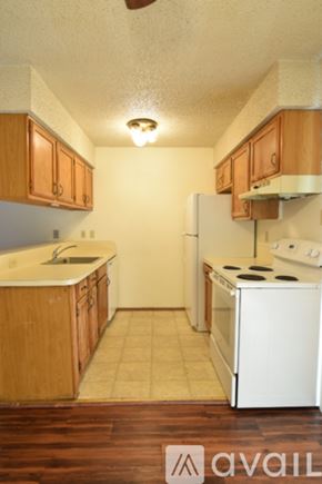 Belton house for rent - A room with a wooden floor and a window with blinds.