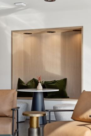 Excelsior apartment for rent - A modern dining area with a round table and chairs.