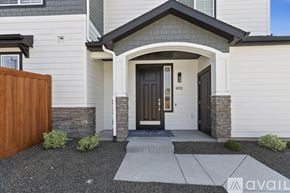 Boise townhouse for rent - A house with a brown front door and a wooden fence.