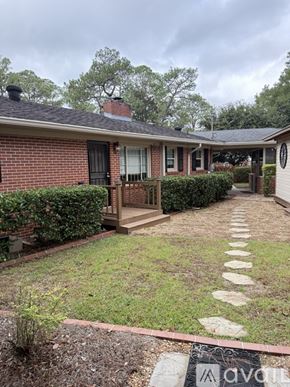 Moultrie house for rent - A house with a brick exterior and a front porch.