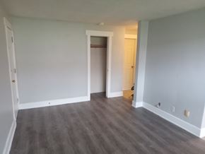 Belleville apartment for rent - A room with a grey floor and white walls.