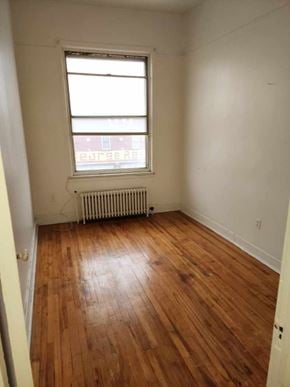 Cornwall apartment for rent - A room with a window and a radiator on the floor.