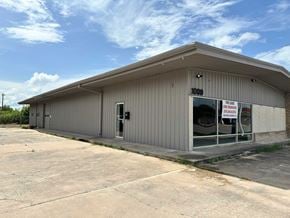 Bay City apartment for rent - A building with a sign that says "FIRE LANE" is shown.