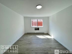 Chicago apartment for rent - A bedroom with a bed, nightstand, and bench.