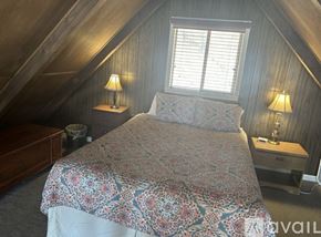 Dillard house for rent - A bedroom with a bed, nightstands, and lamps.