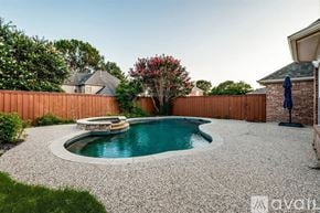 Plano house for rent - A small round pool surrounded by a gravel area.
