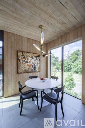 Dallas house for rent - A dining room with a round table and chairs.