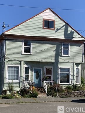 Aberdeen apartment for rent - A house with a blue door and a small porch.