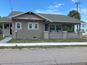 Clearwater house for rent - A house with the number 509 on the roof.