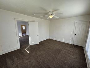 Fremont apartment for rent - A room with a ceiling fan and carpeted floor.
