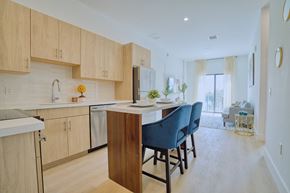 Fort Lauderdale apartment for rent - A kitchen with a dining table and chairs.