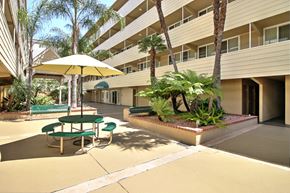 Redwood City apartment for rent - Shaded Outdoor Area at Courtyard, California, 94063