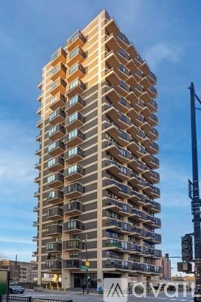 Chicago apartment for rent - A tall apartment building with balconies on each floor.