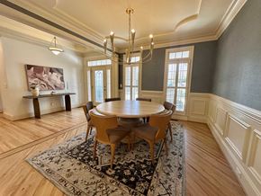 Greer house for rent - A dining room with a round table and chairs.