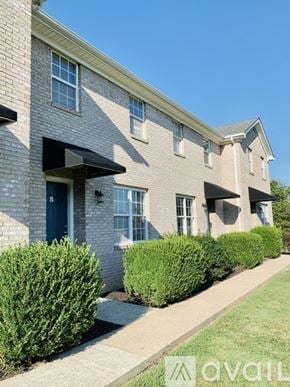 Bowling Green townhouse for rent - A brick building with a blue door and windows.
