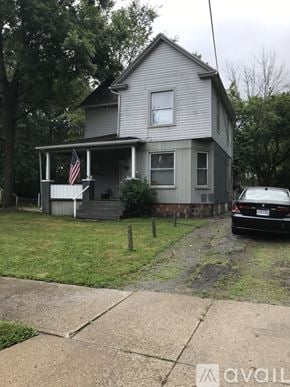 Warren house for rent - A house with a car parked in front of it.