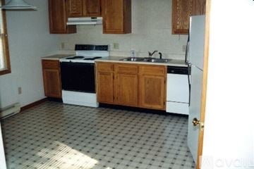 Danbury apartment for rent - A kitchen with a black and white stove top oven.