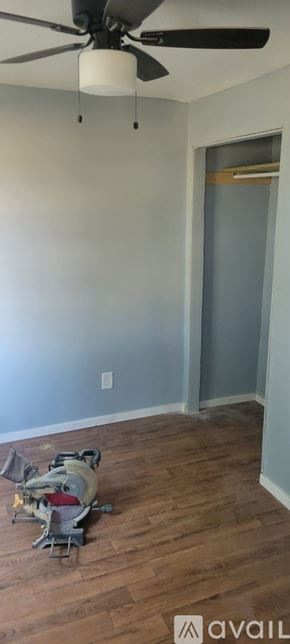 Dublin apartment for rent - A room with a ceiling fan and a chair.