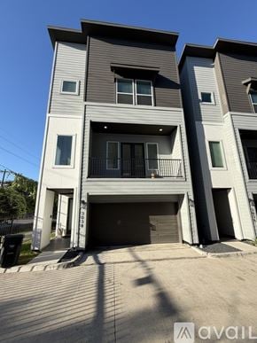 Houston house for rent - Two modern houses with garages are available for rent.