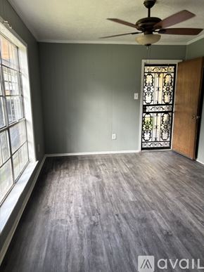 Jackson house for rent - A room with a ceiling fan and a door with a stained glass window.