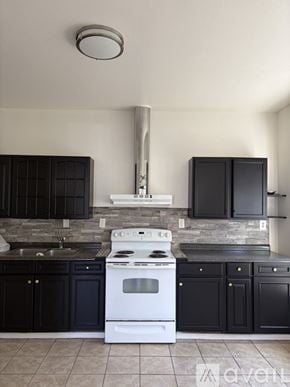 Twin Falls apartment for rent - A bathroom with a toilet, a tub, and a towel rack.