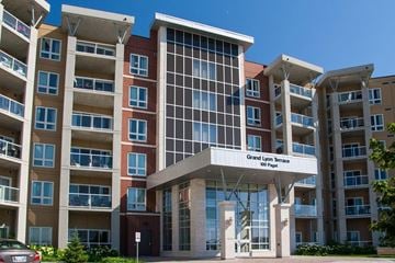 Winnipeg apartment for rent - The Grand Lyon Terrace is a large apartment complex with multiple balconies and a covered entrance.