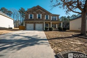 Atlanta house for rent - A large house with a driveway in front of it.
