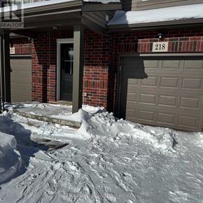 Welland (Coyle Creek) townhouse for rent - A dining room with a table and chairs.