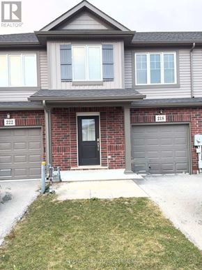 Welland (Coyle Creek) townhouse for rent - A kitchen with a refrigerator, oven, and microwave.