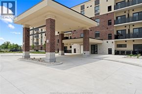 Mcgregor apartment for rent - A large building with a covered walkway in front.