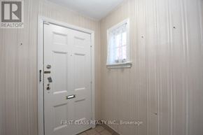 Toronto (Bedford Park-Nortown) house for rent - A white door with a window above it in a room.