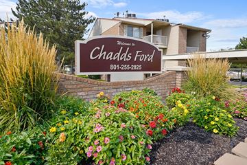 Midvale apartment for rent - A sign that says "Welcome to Chadds Ford" is in front of a building.