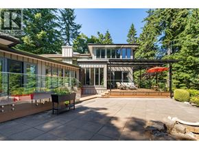 Vancouver house for rent - Source URL: https://ddfcdn.realtor.ca/listing/TS638979481536830000/reb89/highres/7/R3065047_2.jpg