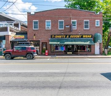 North Conway apartment for rent - A red SUV is parked in front of a T-shirts and resort wear store.