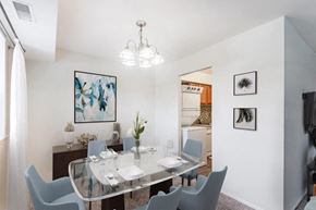 Parkville townhouse for rent - Staged dining area with carpet throughout