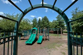 Newark apartment for rent - playground that is nearby property