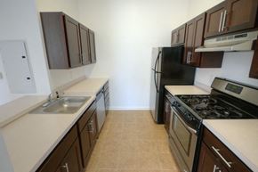 Camden apartment for rent - Kitchen with stainless steel appliances and wooden cabinets