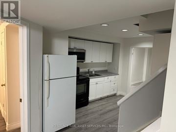 Toronto (Bridle Path-Sunnybrook-York Mills) house for rent - A kitchen with white appliances and cabinets.