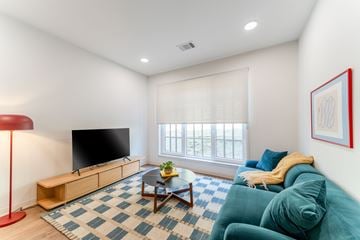 Hyde Park apartment for rent - A living room with a blue couch and a television.