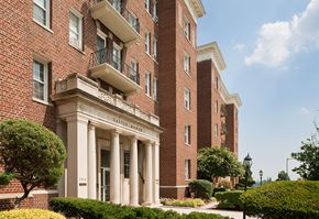 Washington apartment for rent - Castle Manor apartments U Street Columbia Heights Washington DC