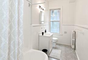 Washington apartment for rent - Castle Manor apartments bathroom U Street Columbia Heights Washington DC