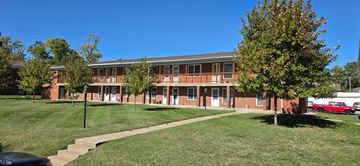 Columbia apartment for rent - A building with a red brick exterior and a covered walkway.